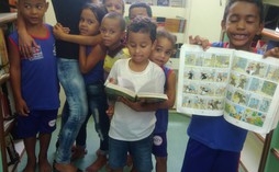 BiblioSesc encanta crianças e adolescentes do CRAS